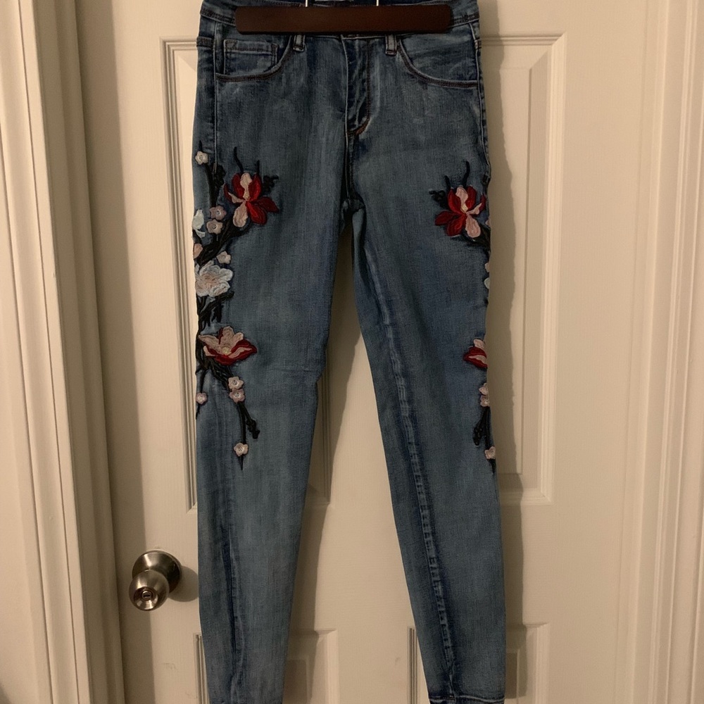 Embroidered High-Wasted Denim Jeans